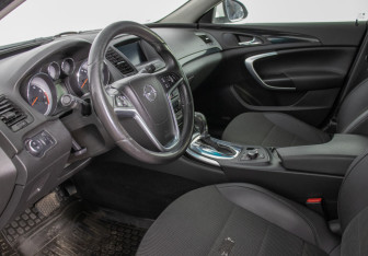 Подержанный автомобиль Opel Insignia Liftback 2011 года (10 фото)