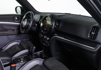 Подержанный автомобиль MINI Countryman 2021 года (11 фото)