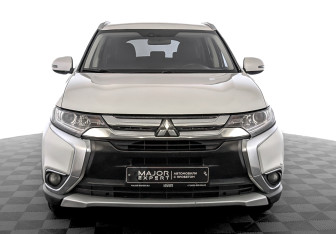 Подержанный автомобиль Mitsubishi Outlander 2018 года (2 фото)