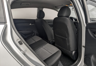 Подержанный автомобиль Kia Rio Hatchback 2021 года (17 фото)