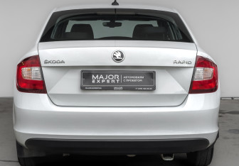 Подержанный автомобиль Skoda Rapid Liftback 2019 года (6 фото)