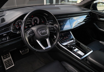 Подержанный автомобиль Audi Q8 2019 года (12 фото)