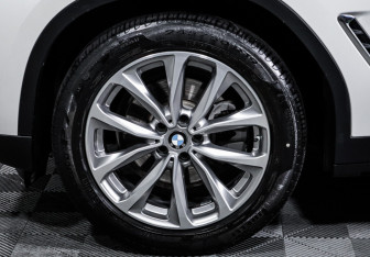 Подержанный автомобиль BMW X3 2021 года (15 фото)