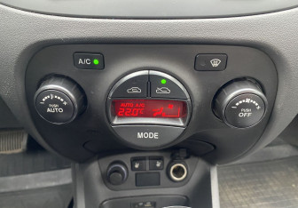 Подержанный автомобиль Kia Rio Hatchback 2009 года (15 фото)