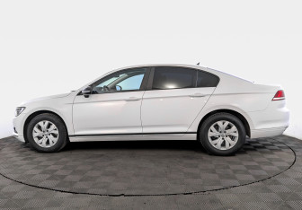 Подержанный автомобиль Volkswagen Passat Sedan 2018 года (8 фото)