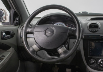 Подержанный автомобиль Chevrolet Lacetti Wagon 2006 года (15 фото)