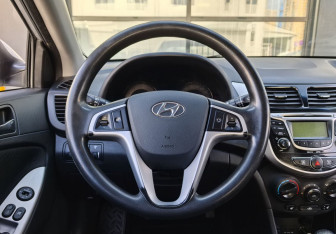 Подержанный автомобиль Hyundai Solaris Sedan 2012 года (9 фото)