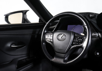 Подержанный автомобиль Lexus ES 2021 года (13 фото)