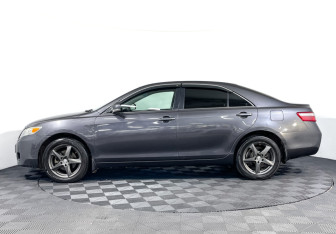 Подержанный автомобиль Toyota Camry Sedan 2011 года (8 фото)