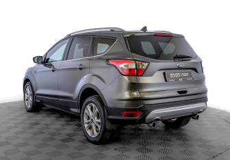Подержанный автомобиль Ford Kuga 2018 года (7 фото)