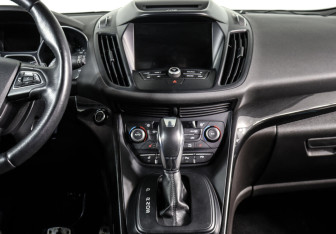 Подержанный автомобиль Ford Kuga 2017 года (12 фото)