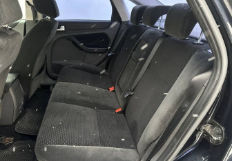 Подержанный автомобиль Ford Focus Sedan 2007 года (10 фото)