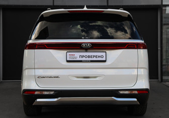 Подержанный автомобиль Kia Carnival 2021 года (5 фото)