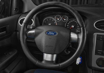 Подержанный автомобиль Ford Focus Wagon 2006 года (11 фото)