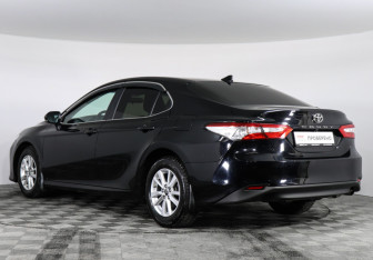 Подержанный автомобиль Toyota Camry Sedan 2019 года (7 фото)