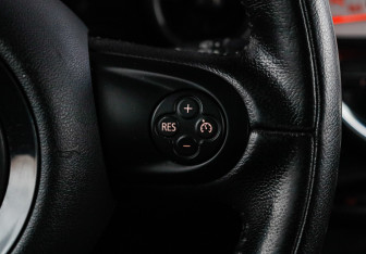 Подержанный автомобиль MINI Hatch 2013 года (14 фото)