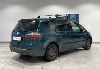 Подержанный автомобиль Ford S-MAX 2006 года (5 фото)