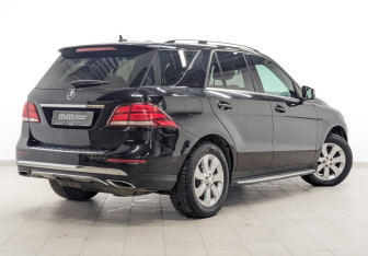 Подержанный автомобиль Mercedes-Benz GLE 2016 года (5 фото)