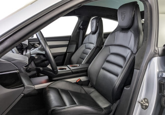 Подержанный автомобиль Porsche Taycan 2021 года (19 фото)
