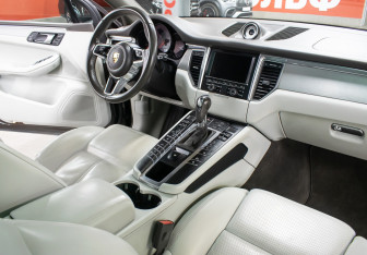 Подержанный автомобиль Porsche Macan 2015 года (11 фото)