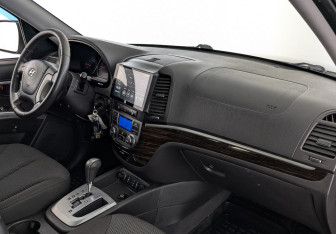 Подержанный автомобиль Hyundai Santa Fe 2011 года (13 фото)