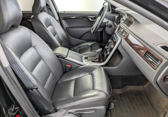 Подержанный автомобиль Volvo S80 2013 года (24 фото)