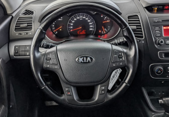 Подержанный автомобиль Kia Sorento 2013 года (21 фото)