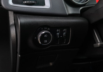 Подержанный автомобиль Opel Astra Hatchback 2014 года (10 фото)