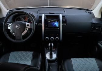Подержанный автомобиль Nissan X-Trail 2010 года (9 фото)