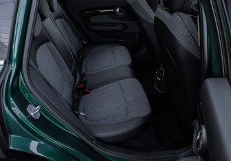 Подержанный автомобиль MINI Clubman Wagon 2019 года (8 фото)