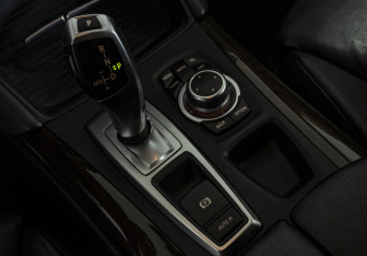 Подержанный автомобиль BMW X6 2012 года (18 фото)