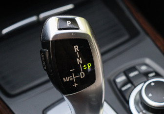 Подержанный автомобиль BMW X5 2013 года (15 фото)