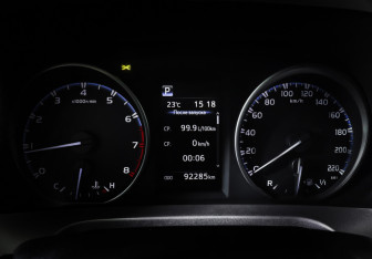 Подержанный автомобиль Toyota RAV4 2018 года (16 фото)