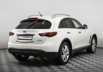 Подержанный автомобиль Infiniti FX 2013 года (5 фото)