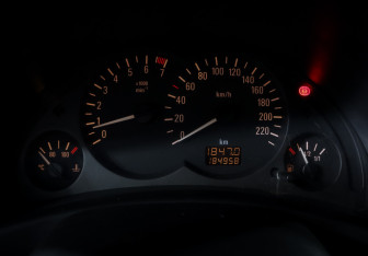 Подержанный автомобиль Opel Corsa 2004 года (11 фото)