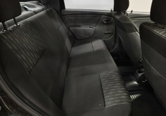 Подержанный автомобиль Renault Logan Sedan 2010 года (11 фото)