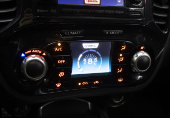 Подержанный автомобиль Nissan Juke 2012 года (19 фото)