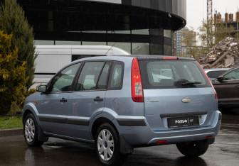 Подержанный автомобиль Ford Fusion 2008 года (5 фото)