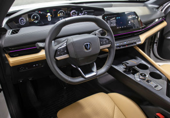 Подержанный автомобиль Changan UNI-V 2023 года (16 фото)