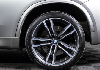 Подержанный автомобиль BMW X5 M 2018 года (24 фото)