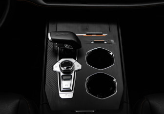 Подержанный автомобиль Changan UNI-K 2024 года (18 фото)