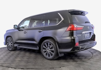 Подержанный автомобиль Lexus LX 2018 года (7 фото)