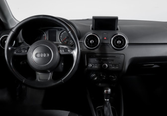 Подержанный автомобиль Audi A1 2014 года (12 фото)