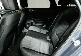 Подержанный автомобиль Kia Ceed Wagon 2022 года (14 фото)