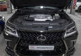 Подержанный автомобиль Lexus LX 2018 года (9 фото)