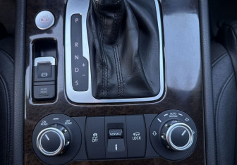 Подержанный автомобиль Volkswagen Touareg 2012 года (13 фото)