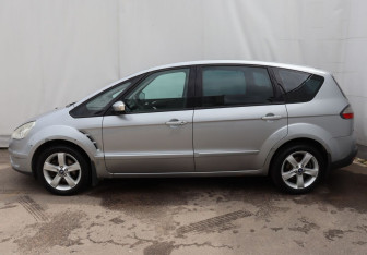 Подержанный автомобиль Ford S-MAX 2006 года (8 фото)