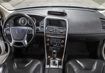 Подержанный автомобиль Volvo XC60 2010 года (14 фото)