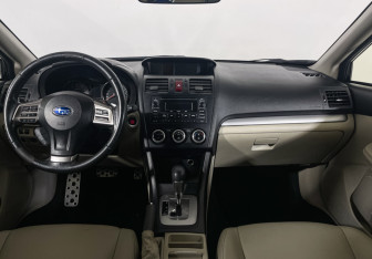 Подержанный автомобиль Subaru XV 2014 года (12 фото)