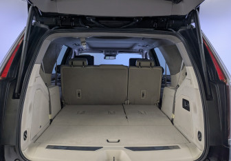 Подержанный автомобиль Cadillac Escalade Suv 2021 года (10 фото)